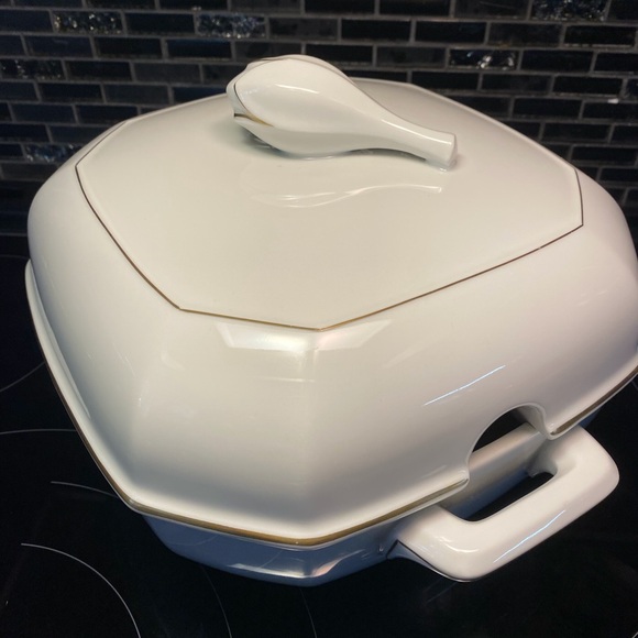 VILLEROY & BACH SOUP TUREEN - Picture 6 of 9